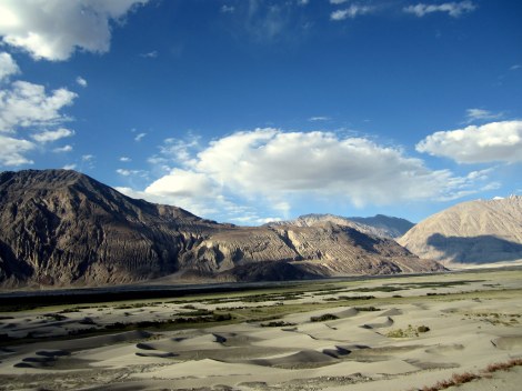 As we descended into the valley and approached Hunder, the cold desert awaited us.