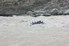 When on of the fellow tourists gets thrown of the raft.