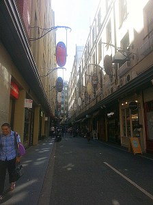 With a Parisian vibe but with predominantly Italian cuisine you should not pass though Degraves without grabbing a coffee at Degraves Expresso